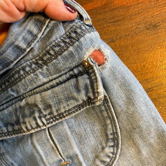 OLD NAVY Women's Mid Rise Denim Distressed Shorts Size 8 - Picture 6 of 12